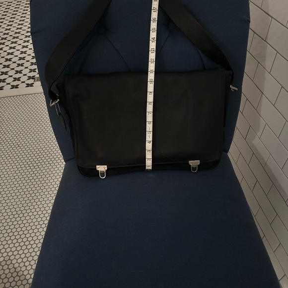 COACH, NWOT. Black smooth leather. Men’s computer bag with shoulder strap. - Picture 10 of 15